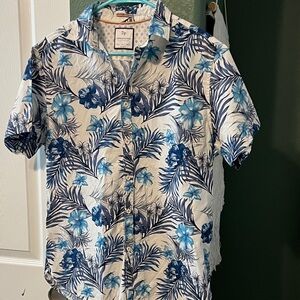 Denim & Flower White Short-Sleeve Floral Button-Down Shirt with Blue Print